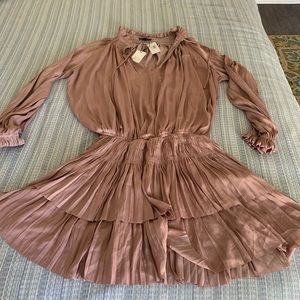 Stunning never worn silk short dress in mauve